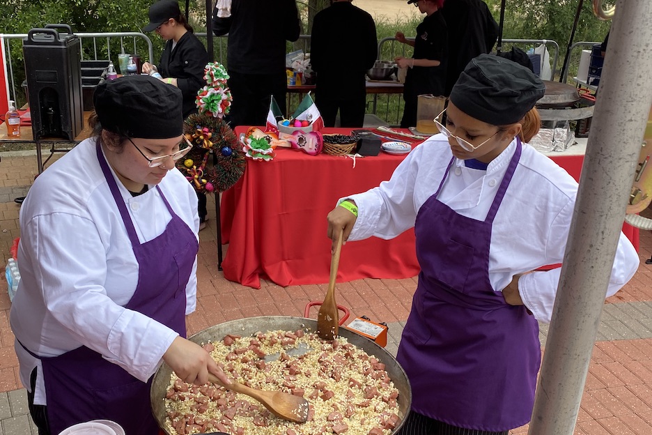 Brackenridge culinary cooks paella