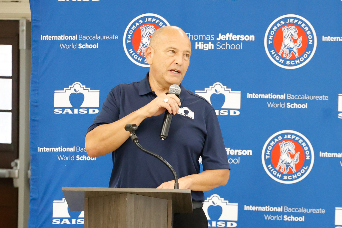 Trustee Ed Garza speaks at podium