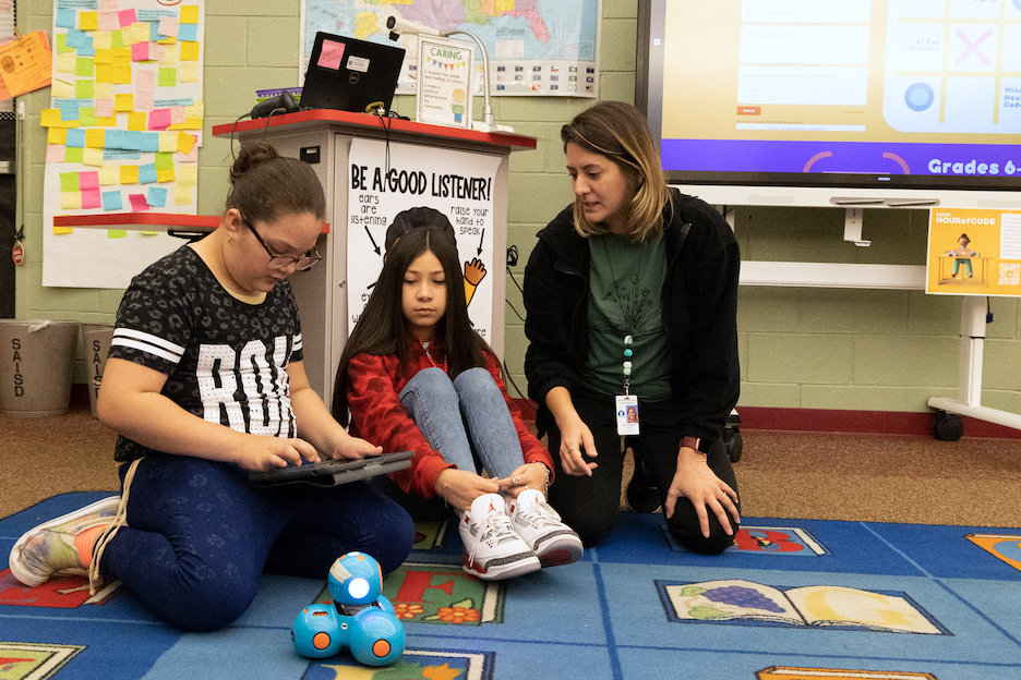 Woodlawn fifth grade dash and dot robots