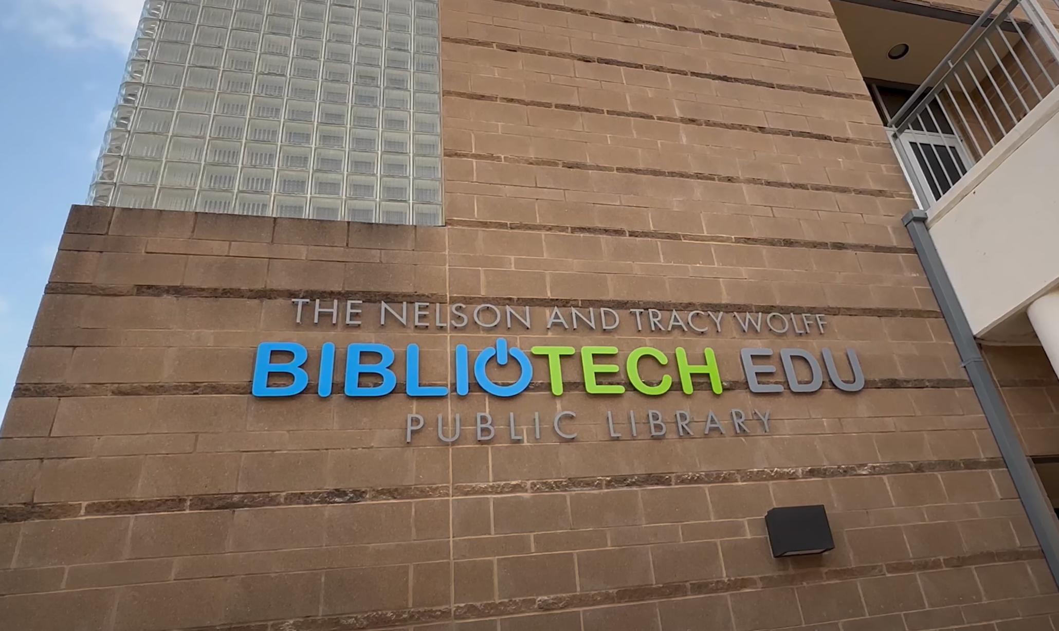 BiblioTech EDU sign