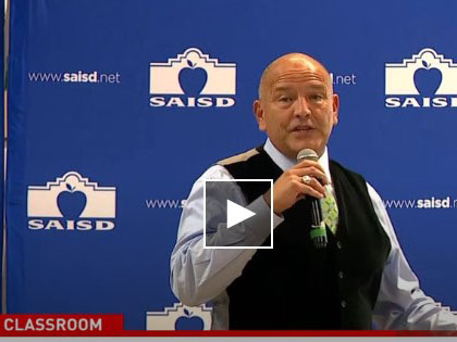 SAISD Trustee Ed Garza speaking at the Nov. 13 board meeting